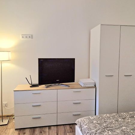 Appartamento Cozy Studio In Heart Of Old Town Vilnius Esterno foto