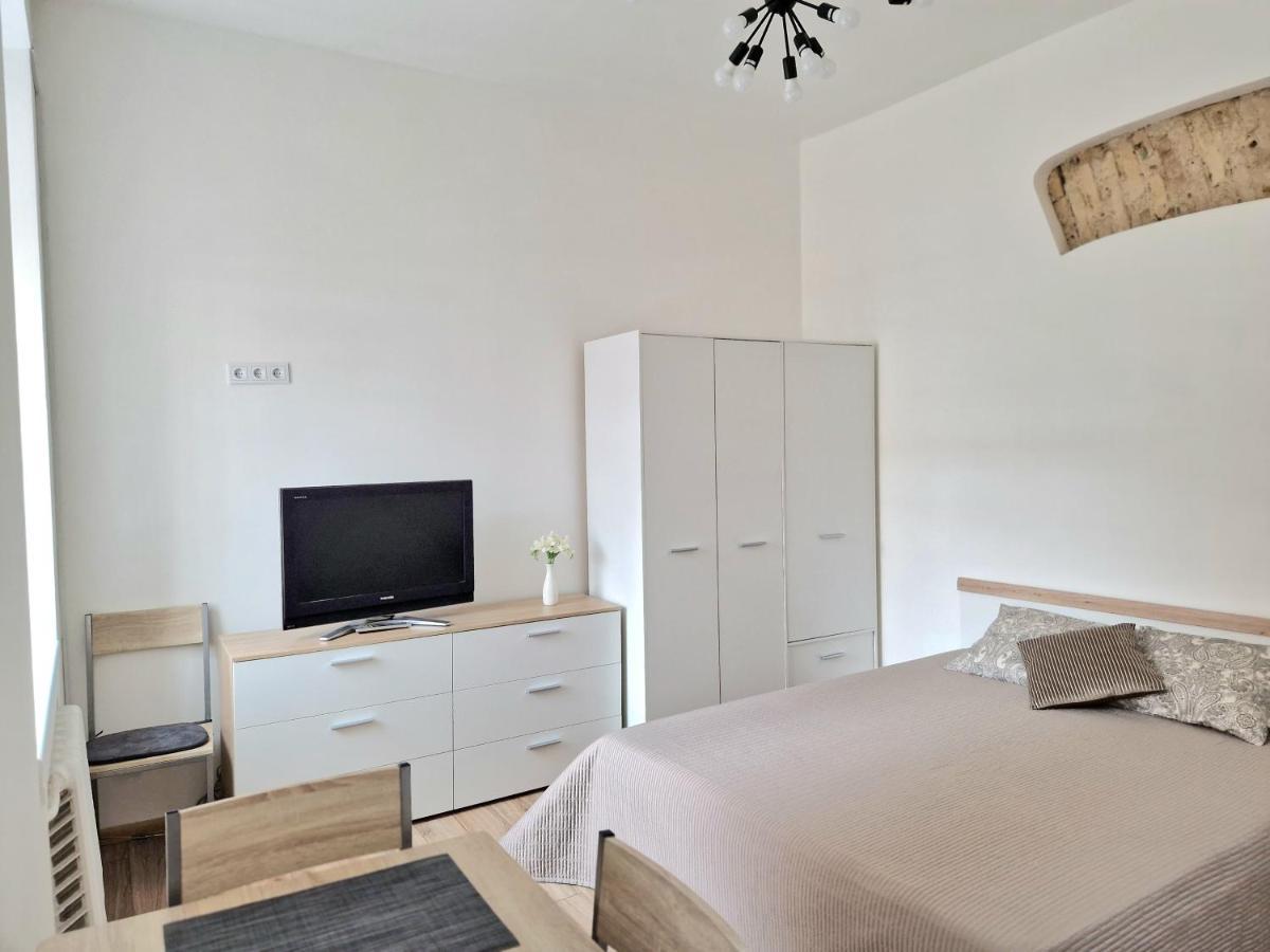 Appartamento Cozy Studio In Heart Of Old Town Vilnius Esterno foto